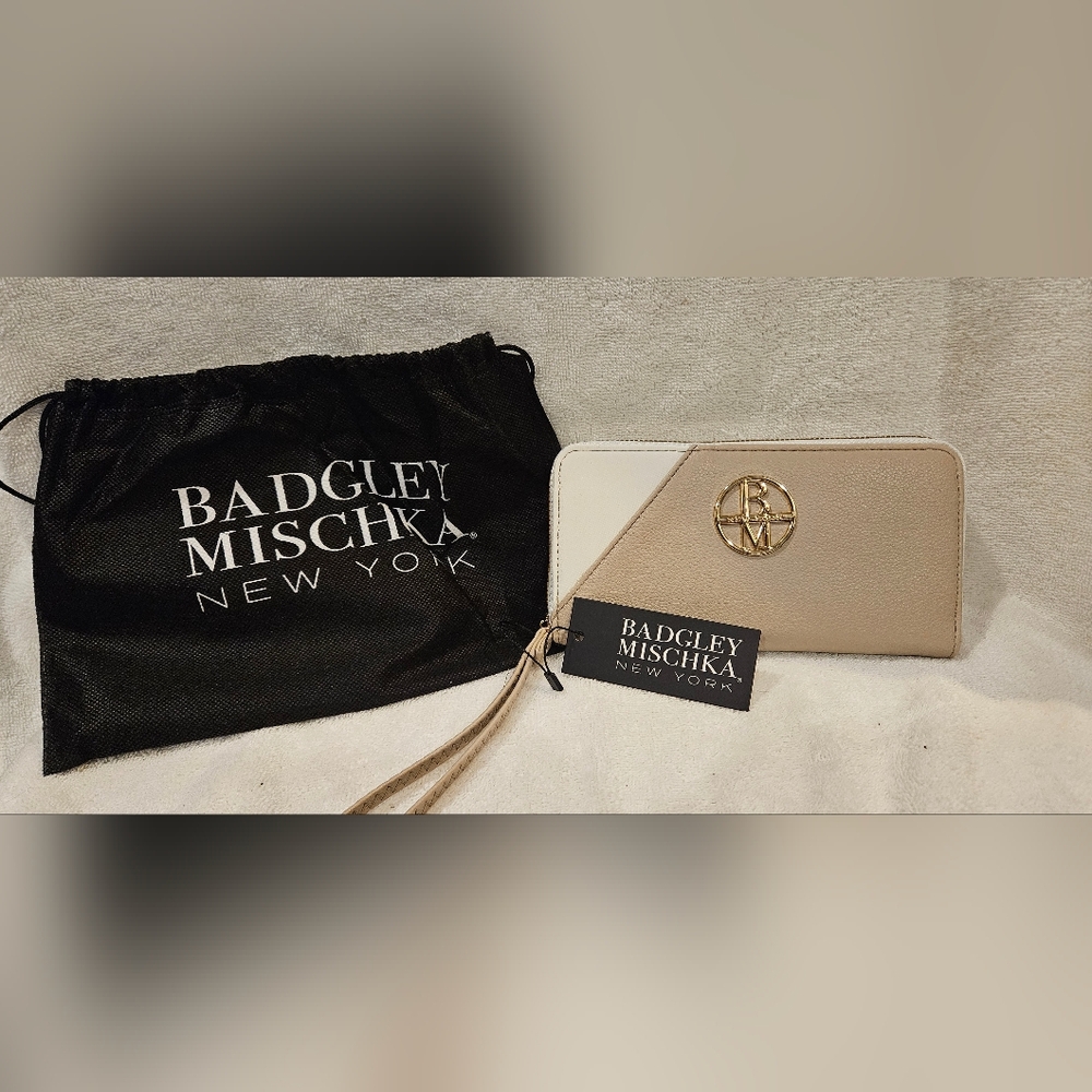 BADGLEY MISCHKA RAE WALLET WRISTLET